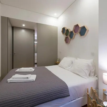 Lovelystay - Stylish Central By Bolhao Market