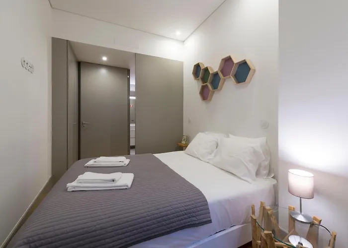 Lovelystay - Stylish Central By Bolhao Market